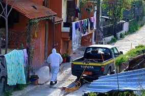Δήμος Λαρισαίων: Καθημερινά με 9 οχήματα για πλύσεις χώρων και απολυμάνσεις (φωτο)